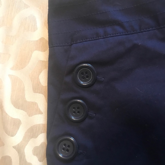 Navy H&M skirt with button detail - Picture 3 of 4